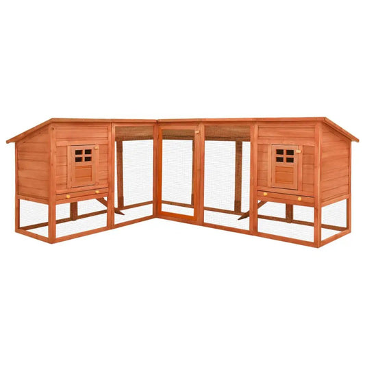 Kaninchenstall mit Freilauf aus braunem Tanne Massivholz.