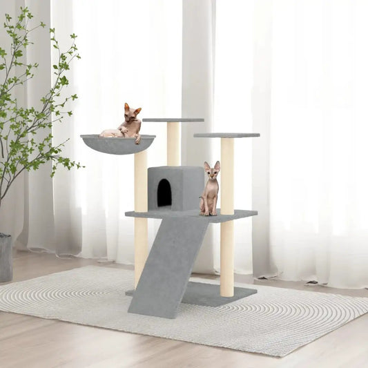 Kratzbaum vidaXL Hellgrau 83 cm mit Sisal-Kratzsäulen, Höhle und Rampe – 2 Katzen beim Spielen im Wohnzimmer