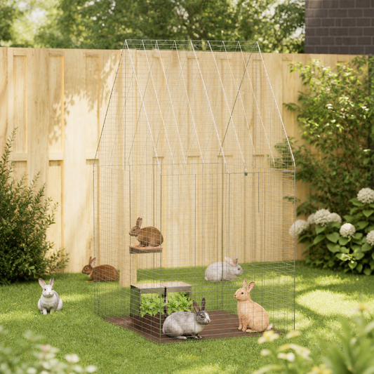 Hasenkäfig vidaXL Silber, verzinkter Stahl, 100 × 100 × 210 cm im Garten vor Holzzaun